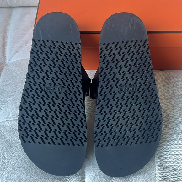 Hermès - Chypre Sandal in Noir - Picture 3 of 5